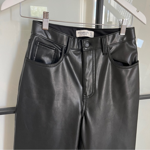 Abercrombie & Fitch Faux Vegan Leather the ‘90s Straight Ultra High Rise Pant - Picture 3 of 6